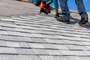 Maintenance tips for asphalt roofs 1