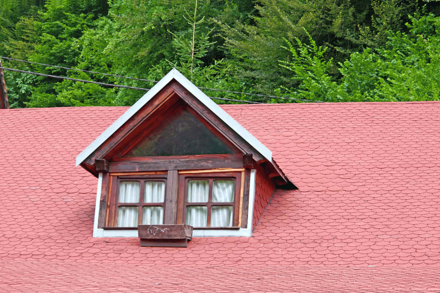 An image representing aesthetic and resale value concerns for a house with shingles