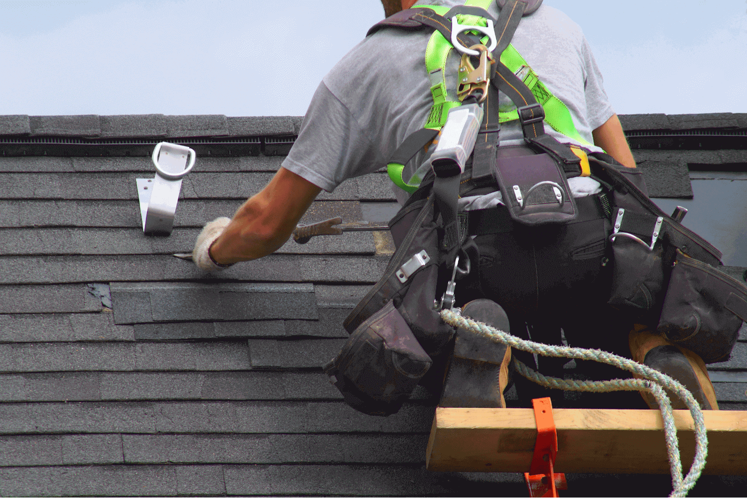 Photo depicting DIY and professional roof repair methods