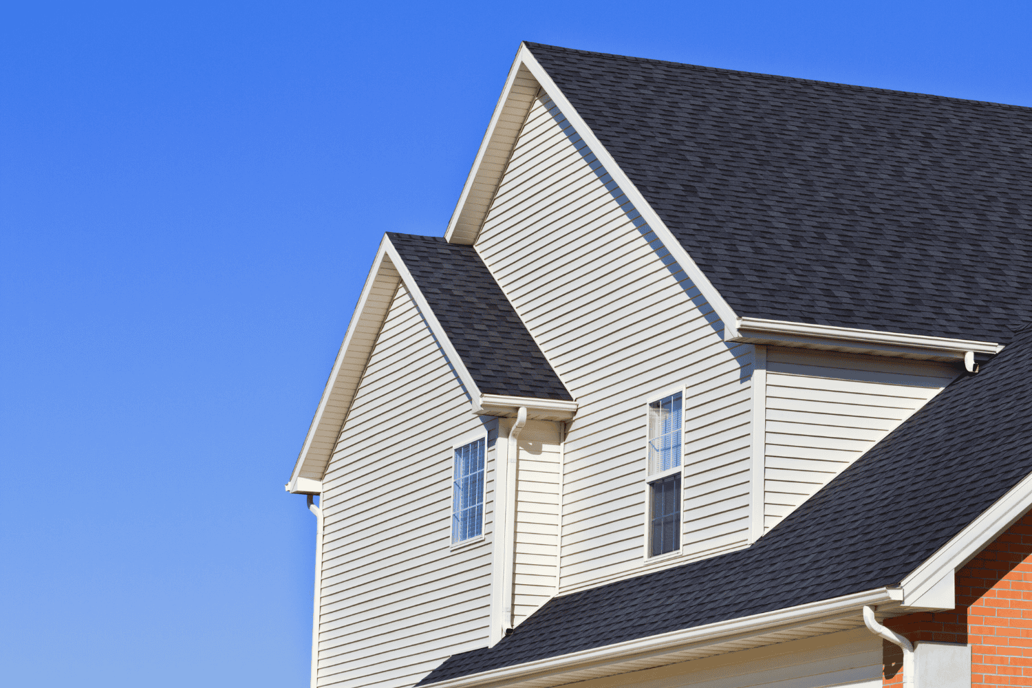 Installation techniques for vinyl siding to accommodate expansion and contraction.