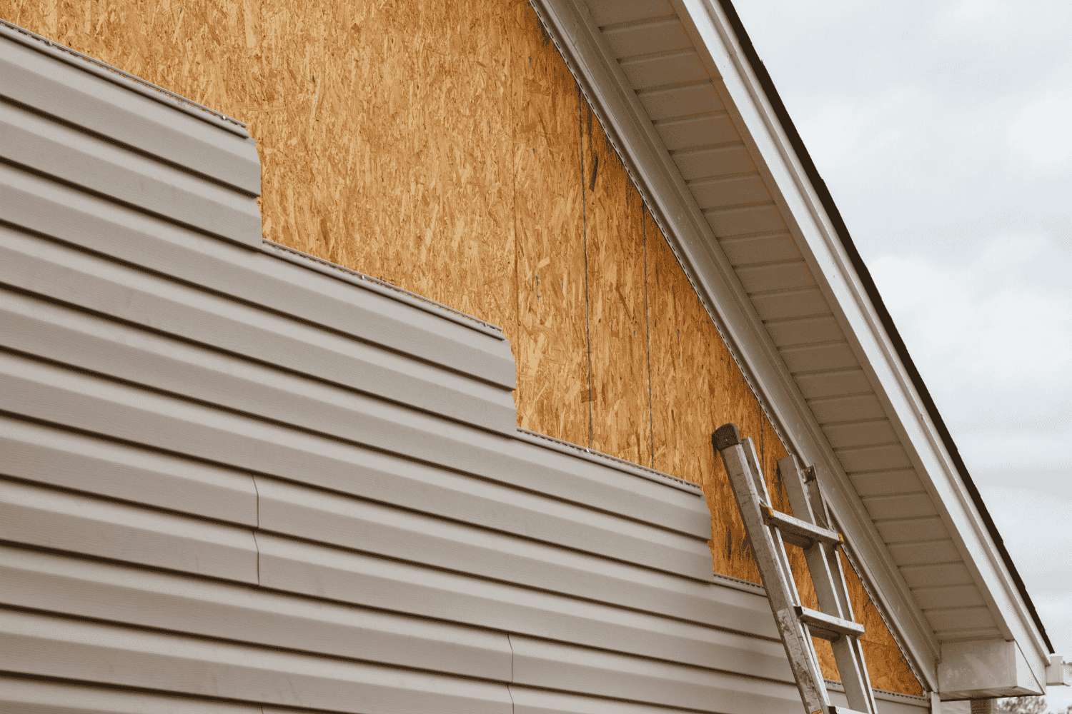 Understanding thermal expansion in vinyl siding, including how it expands and contracts.